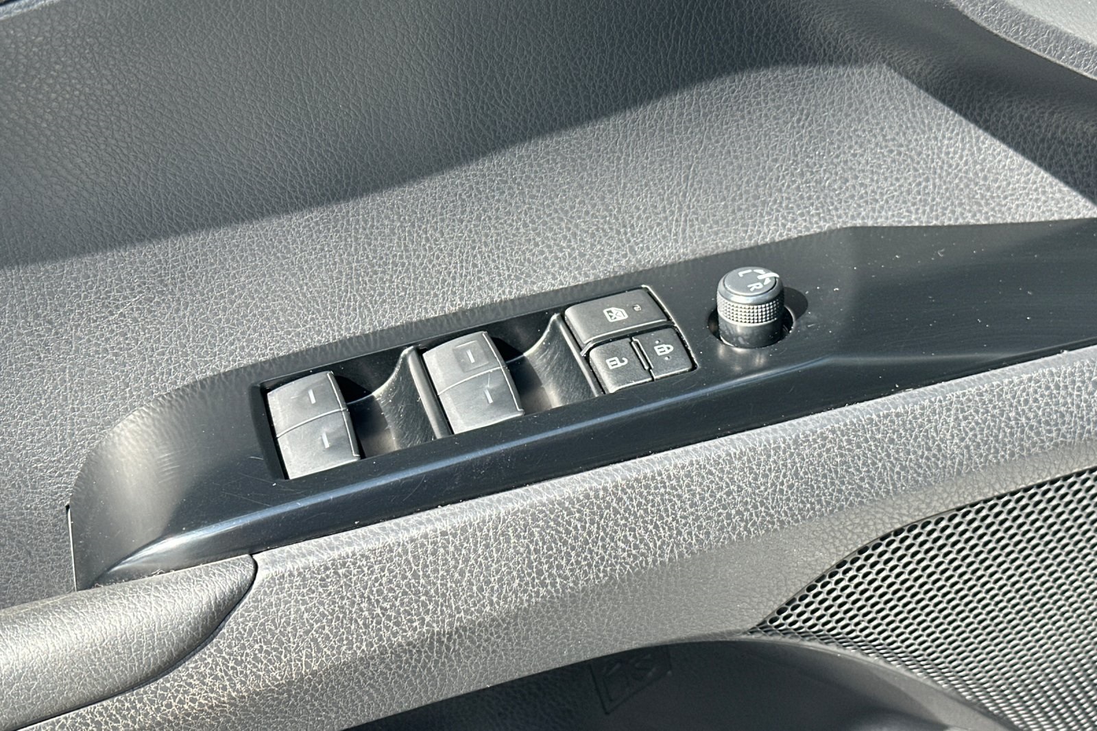 2025 Toyota Camry SE photo 11