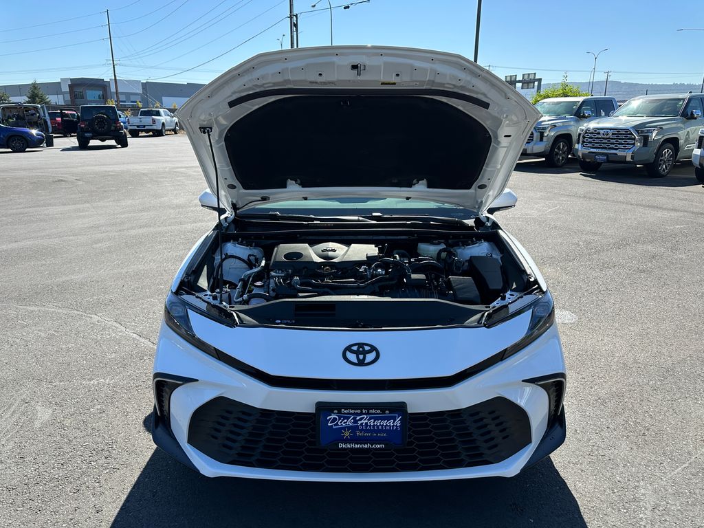 2026 Toyota Camry SE photo 4