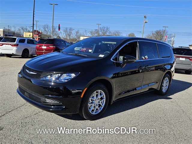 2025 Chrysler Voyager LX photo 2