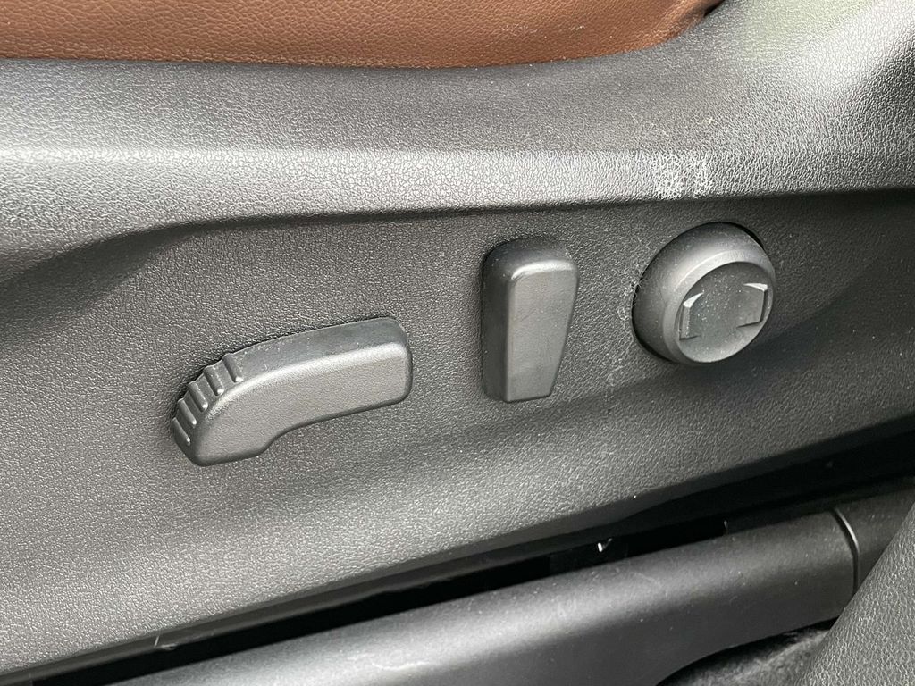 2022 Subaru Ascent Touring photo 5