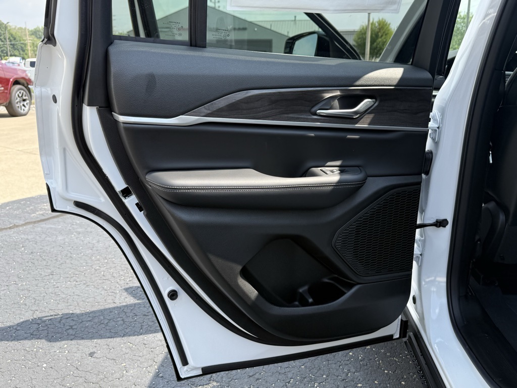 2025 Jeep Grand Cherokee Limited photo 16