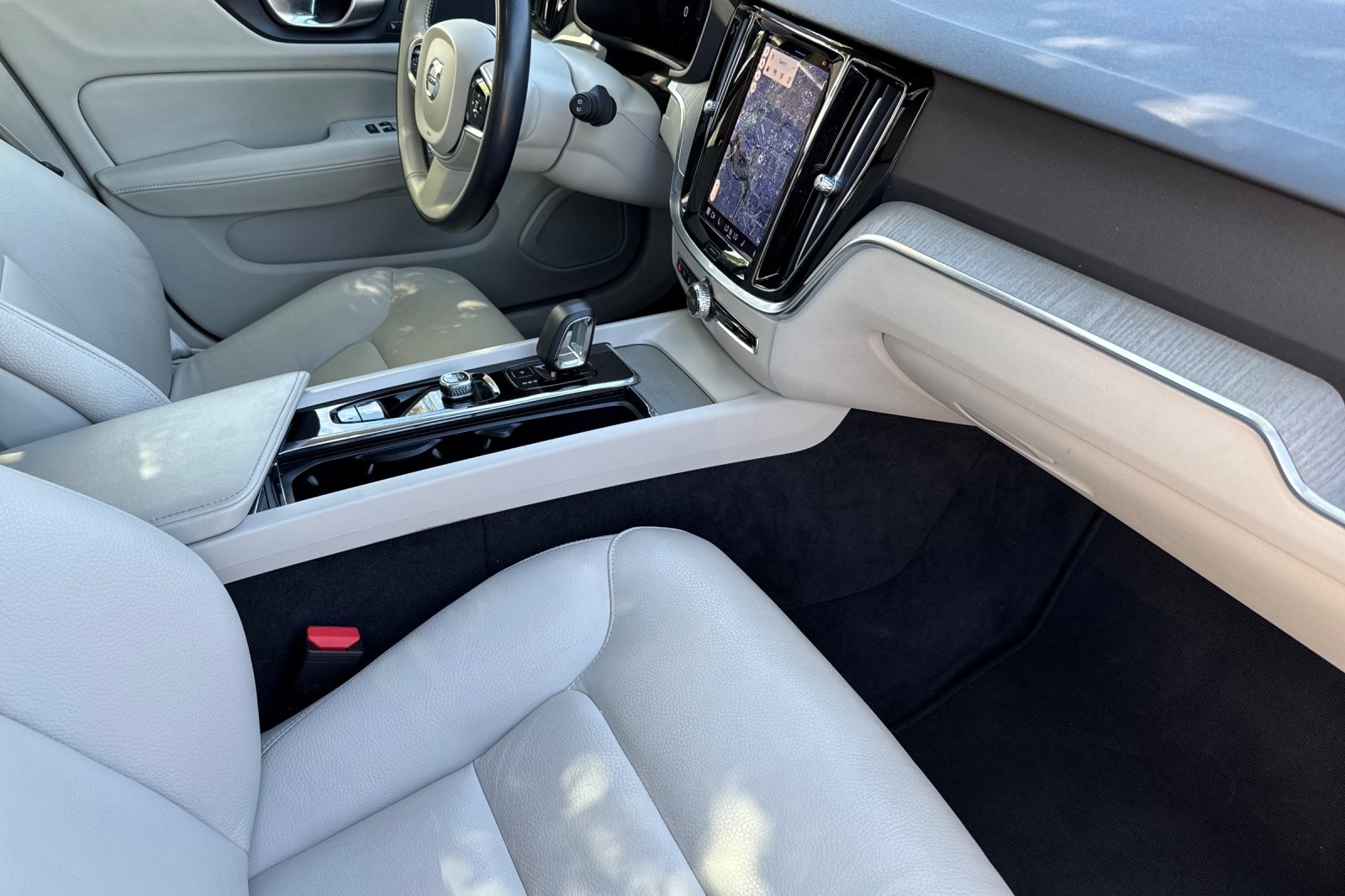 2024 Volvo V60 Cross Country B5 Plus photo 17
