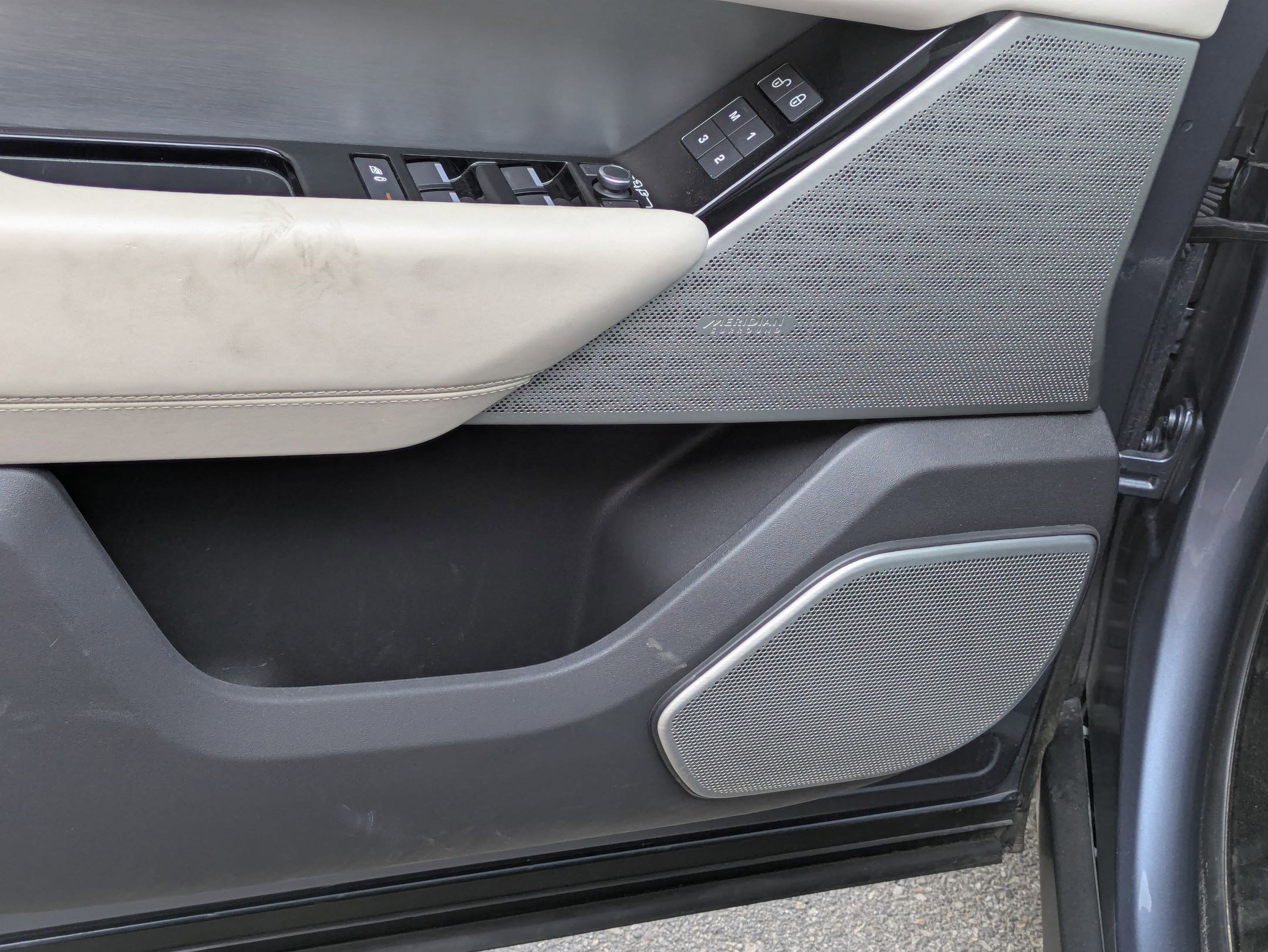 2020 Land Rover Range Rover Velar R-Dynamic HSE photo 13