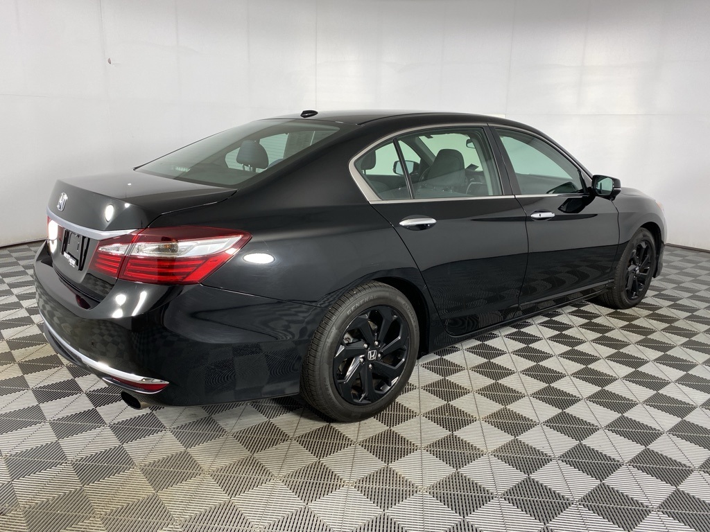 2017 Honda Accord EX photo 21