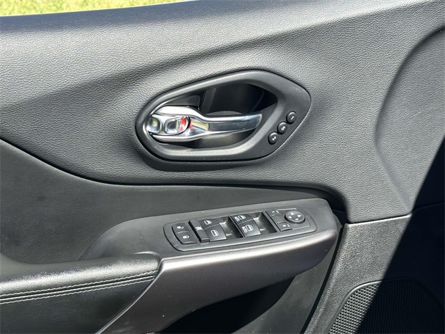 2019 Jeep Cherokee Limited photo 25