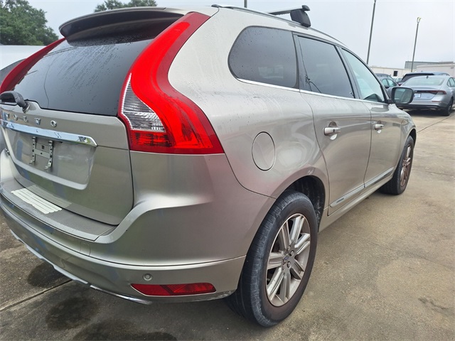 2016 Volvo XC60 T6 Drive-E photo 4
