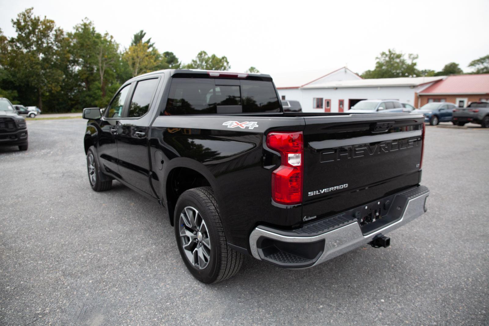 2023 Chevrolet Silverado 1500 LT photo 4