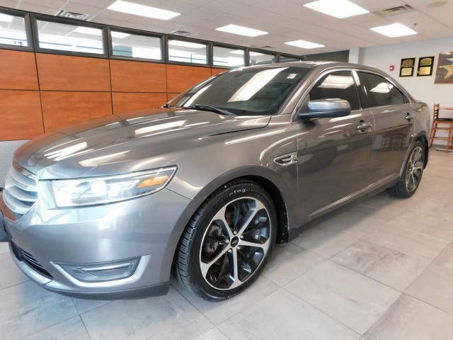 2014 Ford Taurus SEL's photo