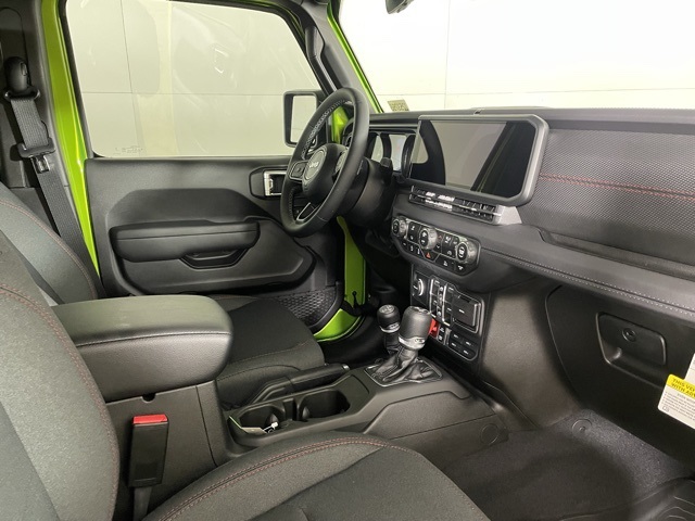 2025 Jeep Wrangler Rubicon photo 13