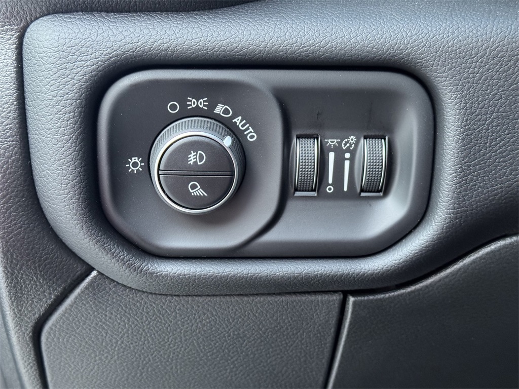 2025 Ram 2500 Laramie photo 17