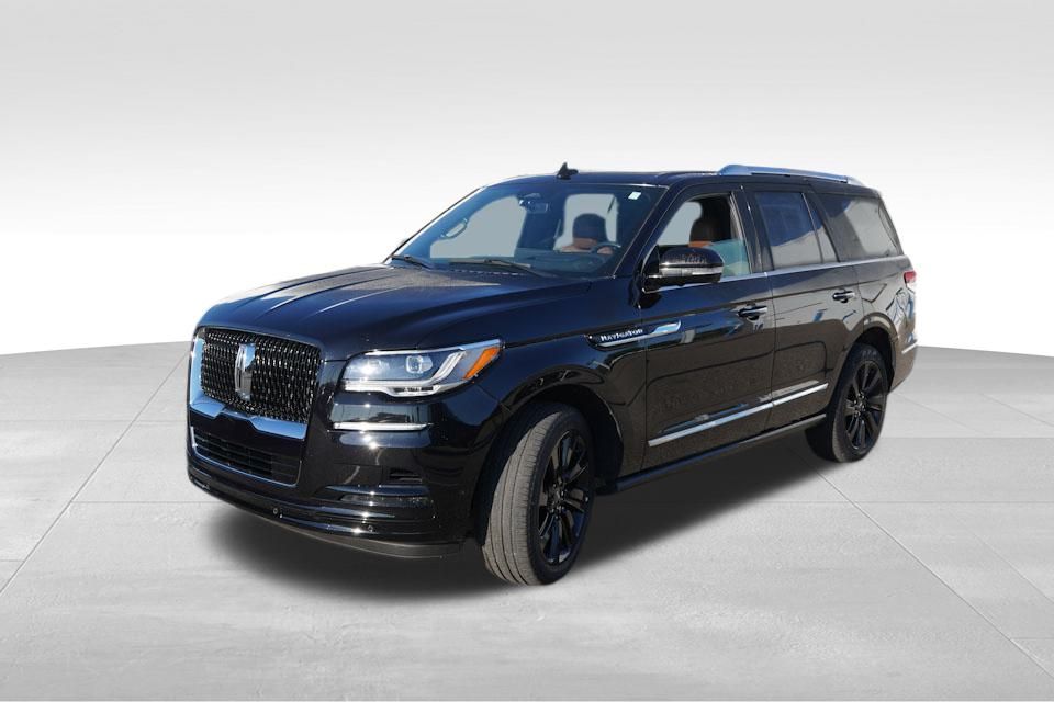 2024 Lincoln Navigator Reserve Luxury Monochromatic photo 11