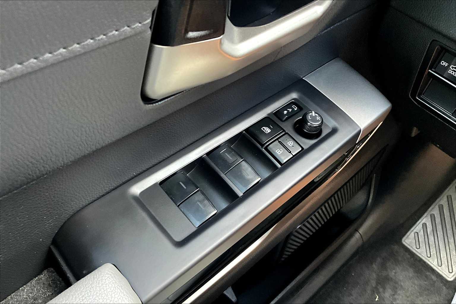 2024 Toyota Tundra Limited CrewMax photo 32