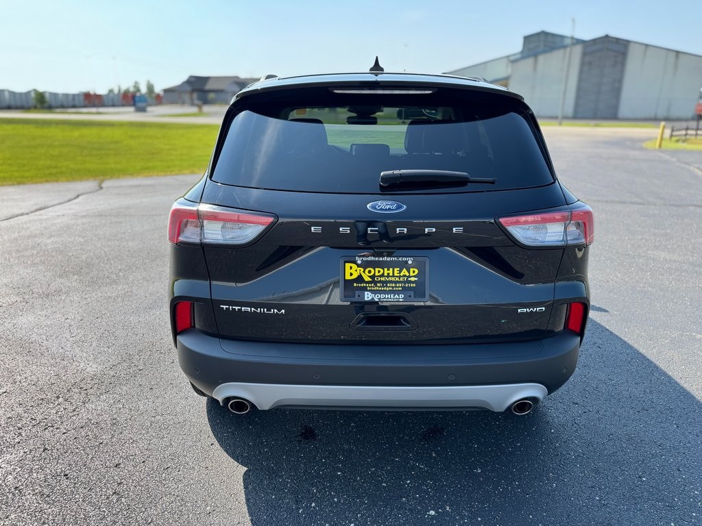 2022 Ford Escape Titanium photo 4