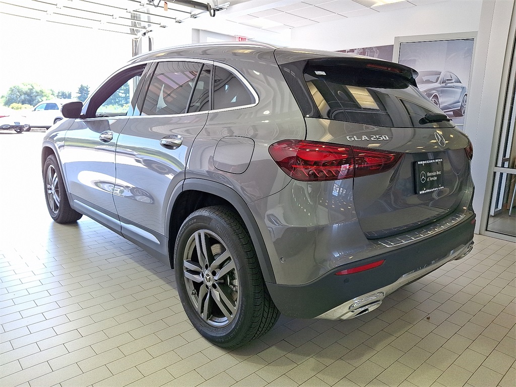 2026 Mercedes Benz GLA 250 4MATIC photo 2