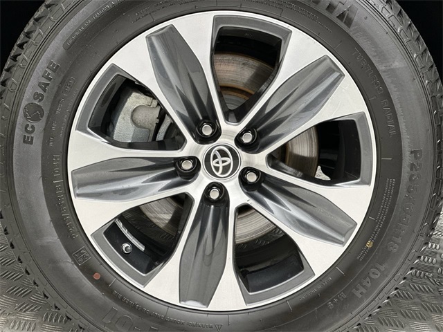 2023 Toyota Highlander XLE photo 2