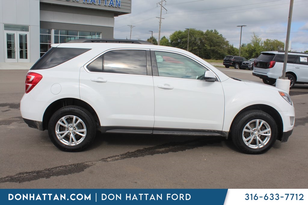 2017 Chevrolet Equinox LT photo 3