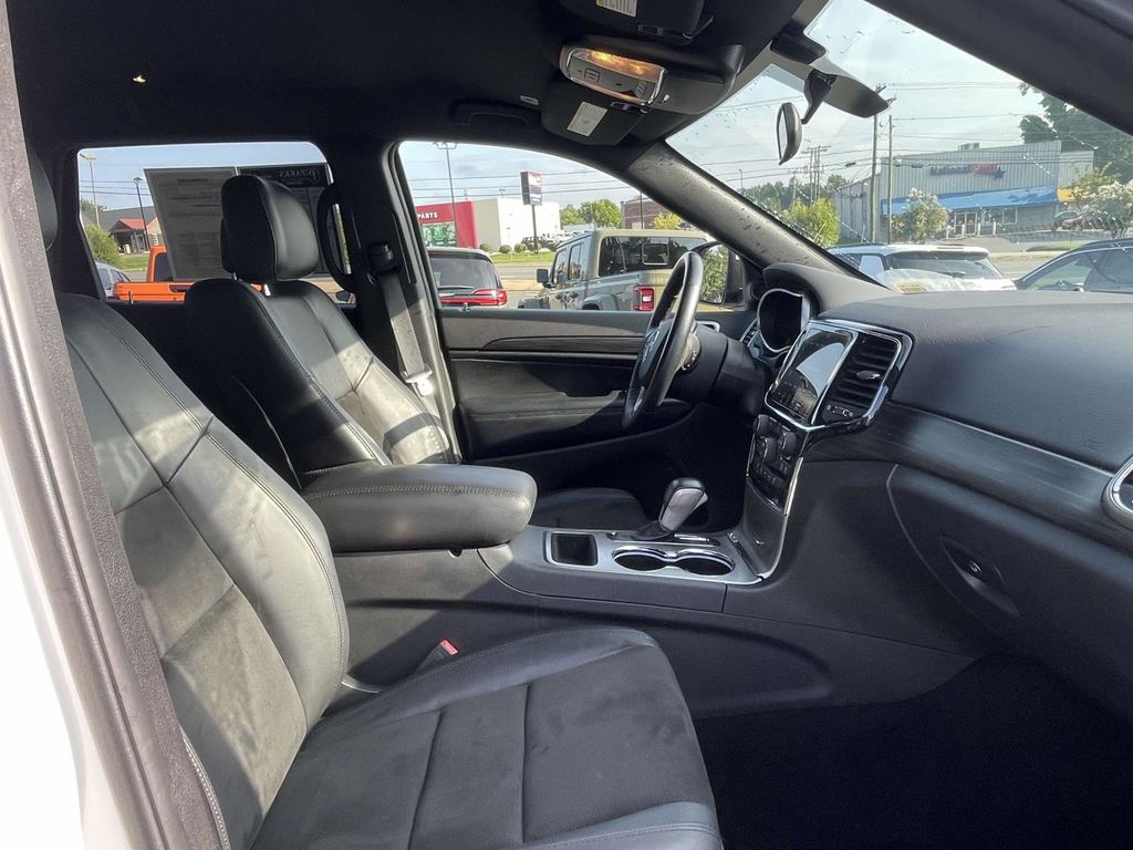 2021 Jeep Grand Cherokee Laredo X photo 9