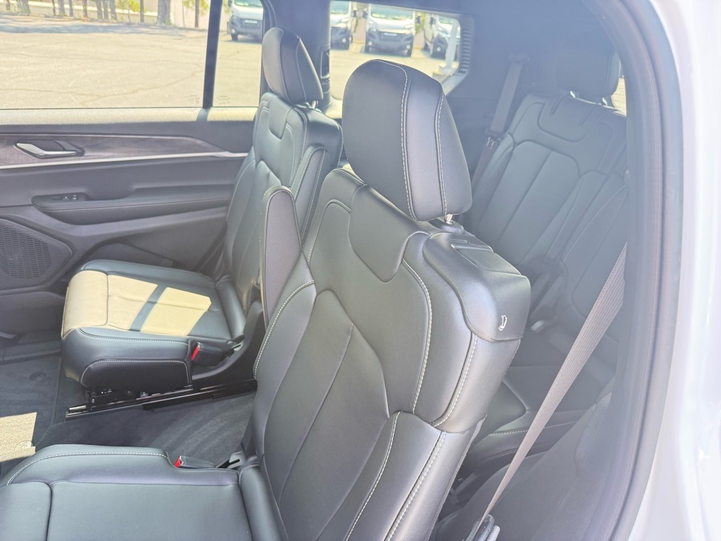 2025 Jeep Grand Cherokee Limited photo 5