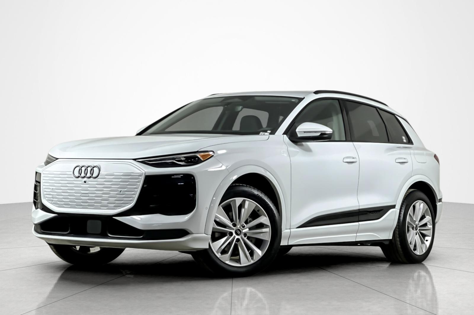 2025 Audi Q6 e-tron Premium's photo