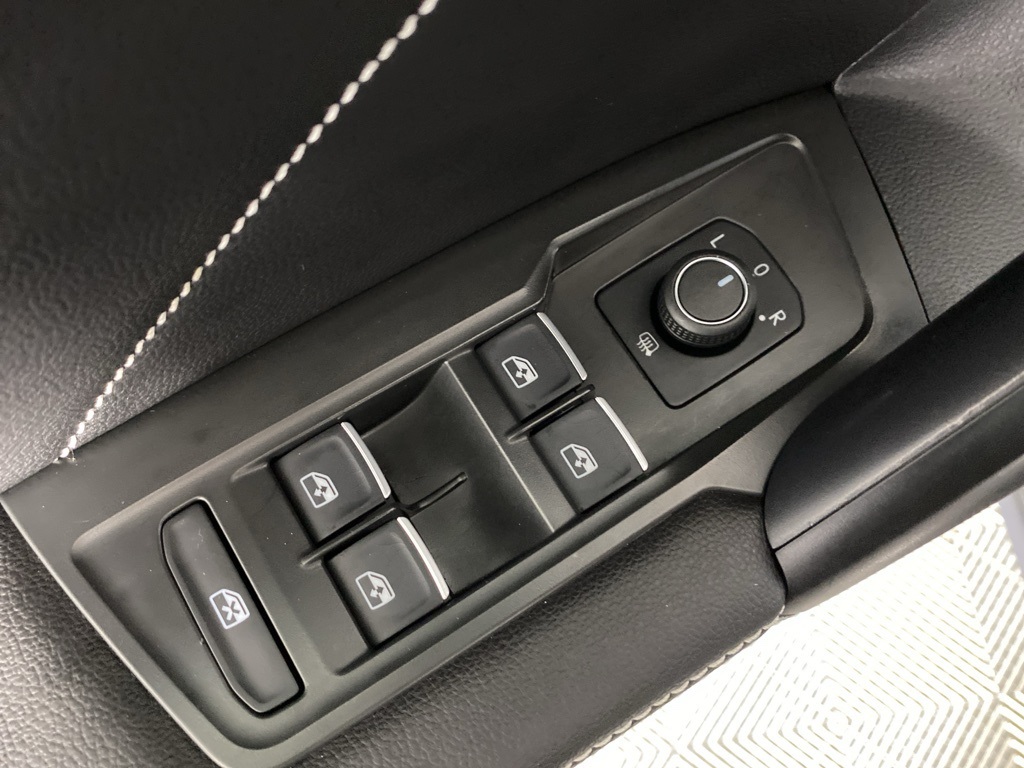 2023 Volkswagen Tiguan SE R-Line Black photo 4
