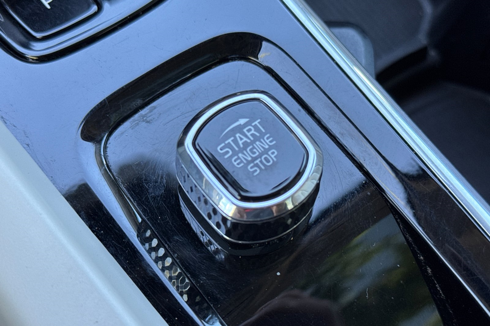 2024 Volvo V60 Cross Country B5 Plus photo 23