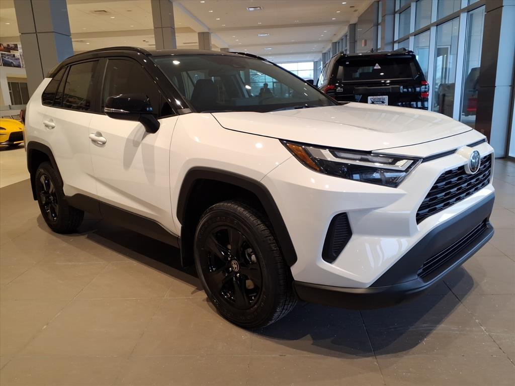 2025 Toyota RAV4 XLE's photo