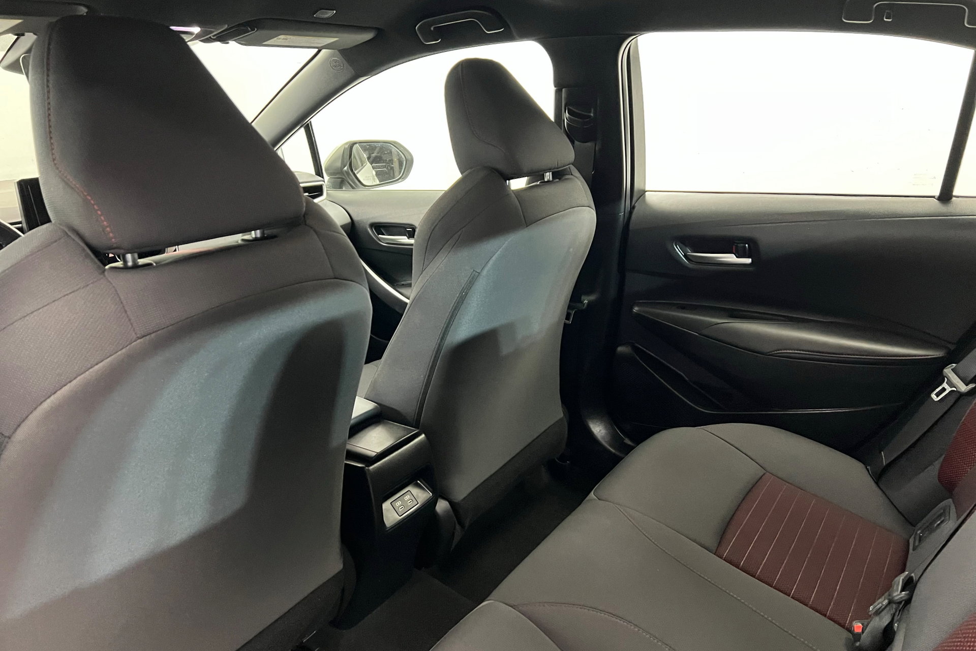 2023 Toyota Corolla SE photo 18
