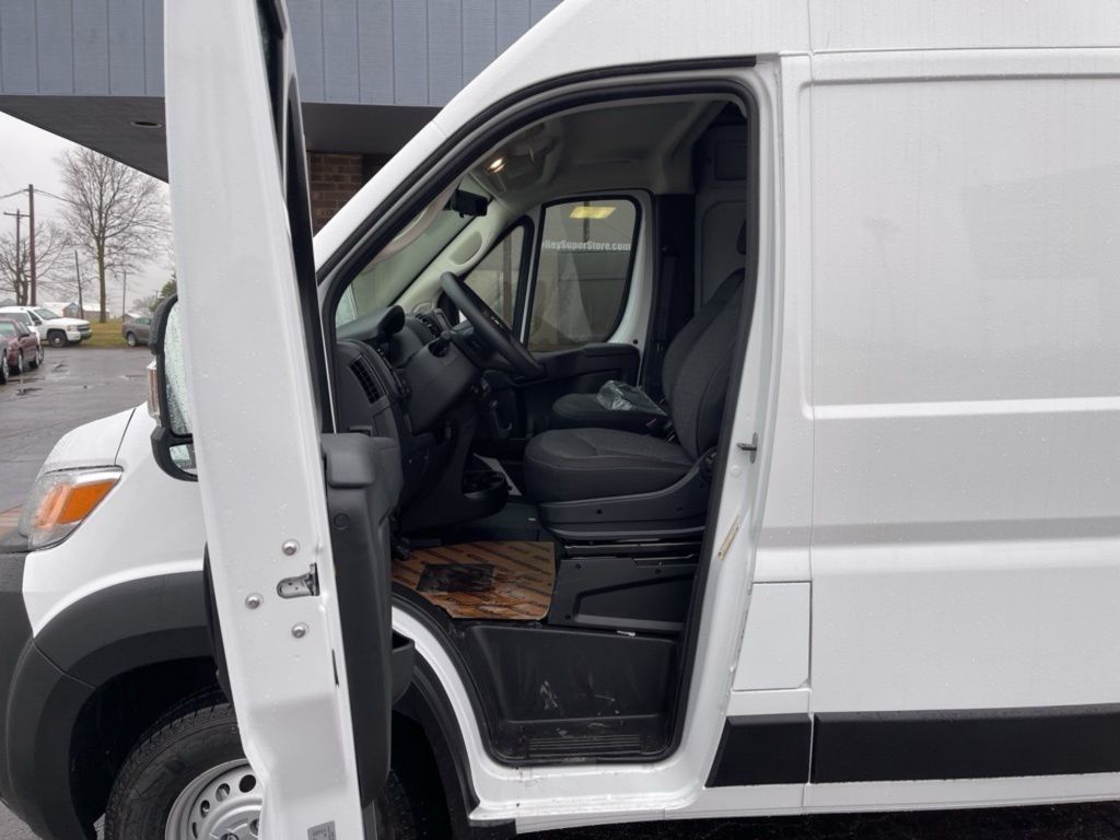 2025 Ram ProMaster 2500 photo 3
