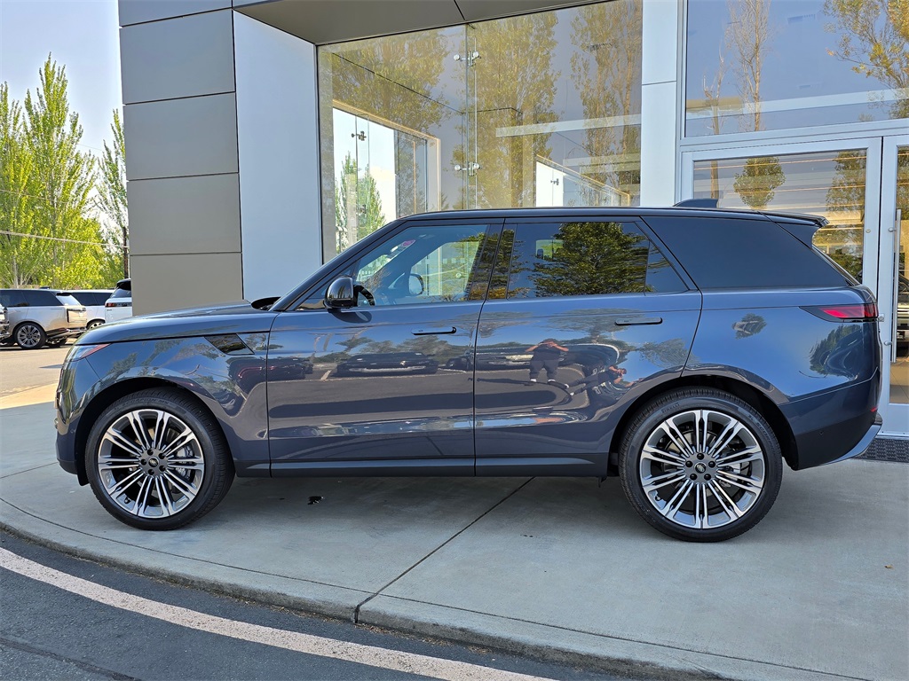 2025 Land Rover Range Rover Sport SE photo 3
