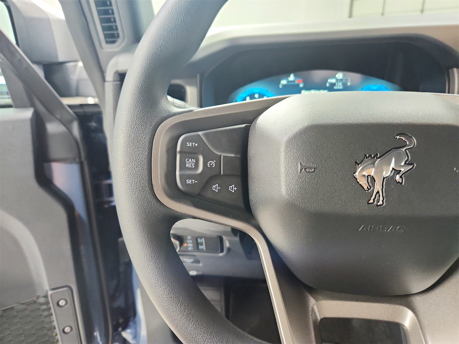 2025 Ford Bronco Base photo 21