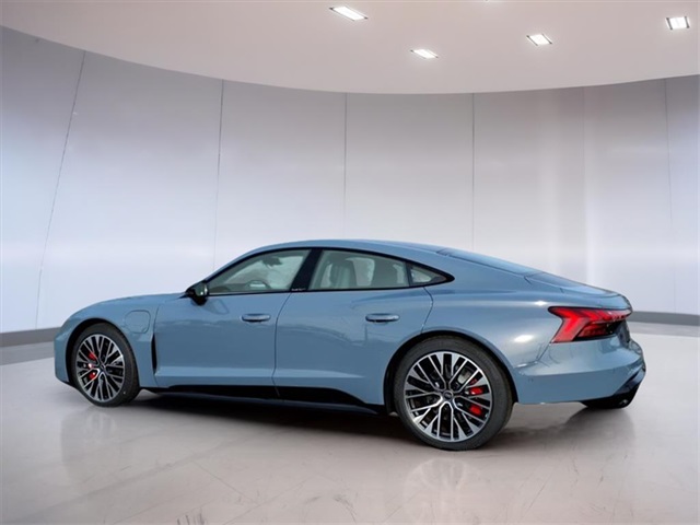 2026 Audi e-tron GT Premium Plus photo 3