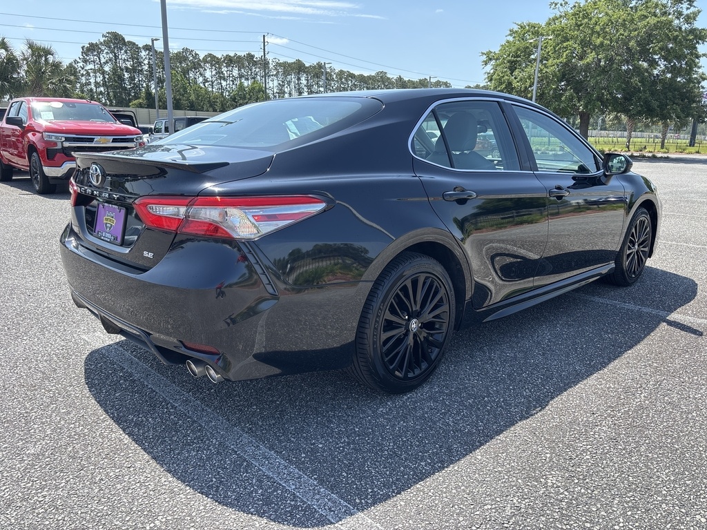 2018 Toyota Camry SE photo 5