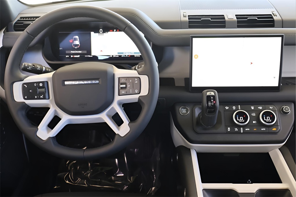2025 Land Rover Defender 110 S photo 13