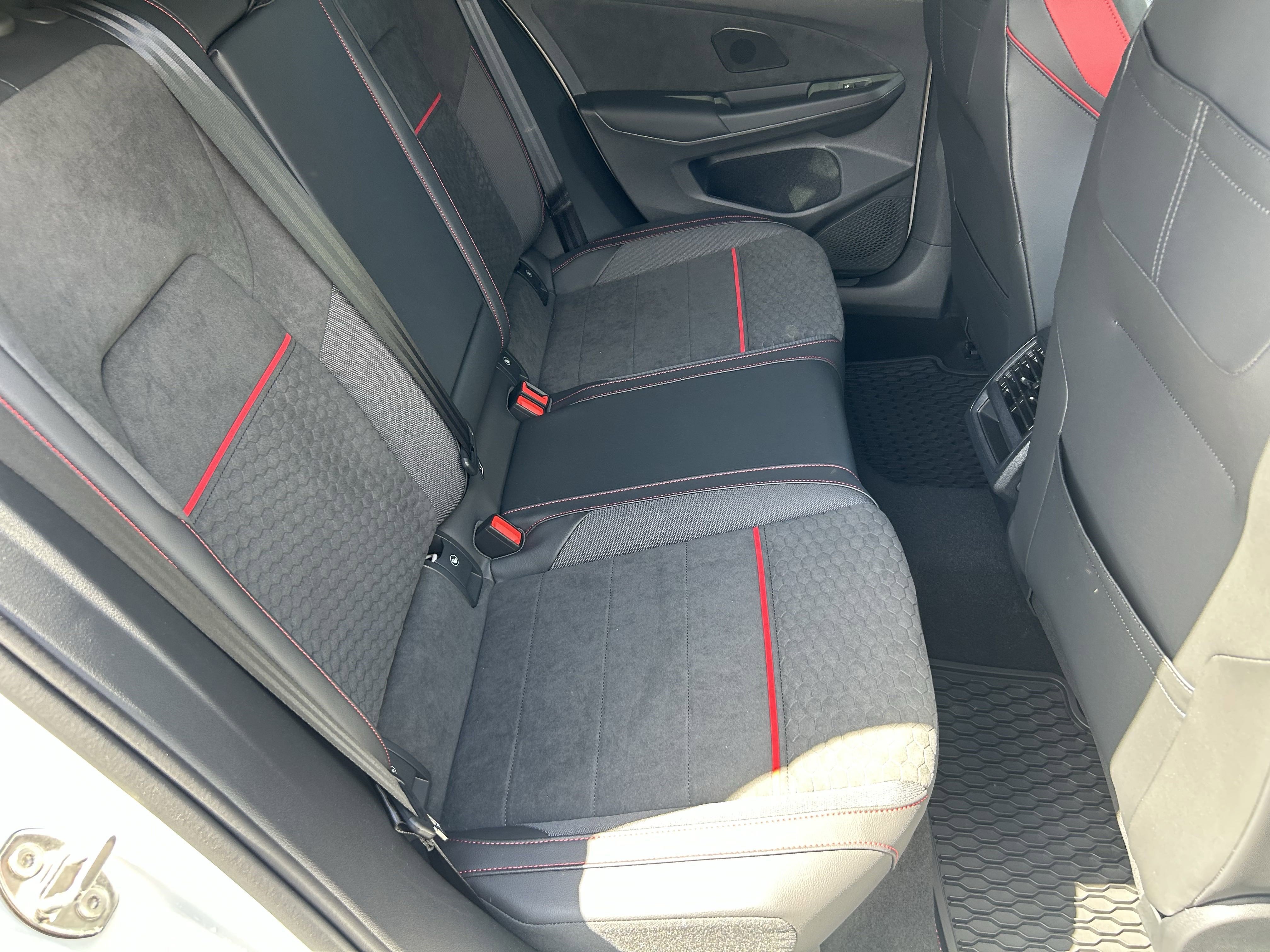 2025 Volkswagen Golf GTI SE photo 3