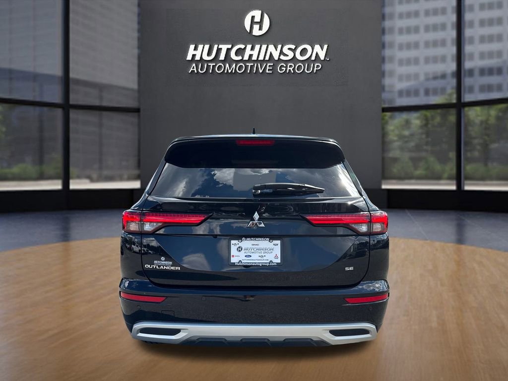 2024 Mitsubishi Outlander SE photo 4