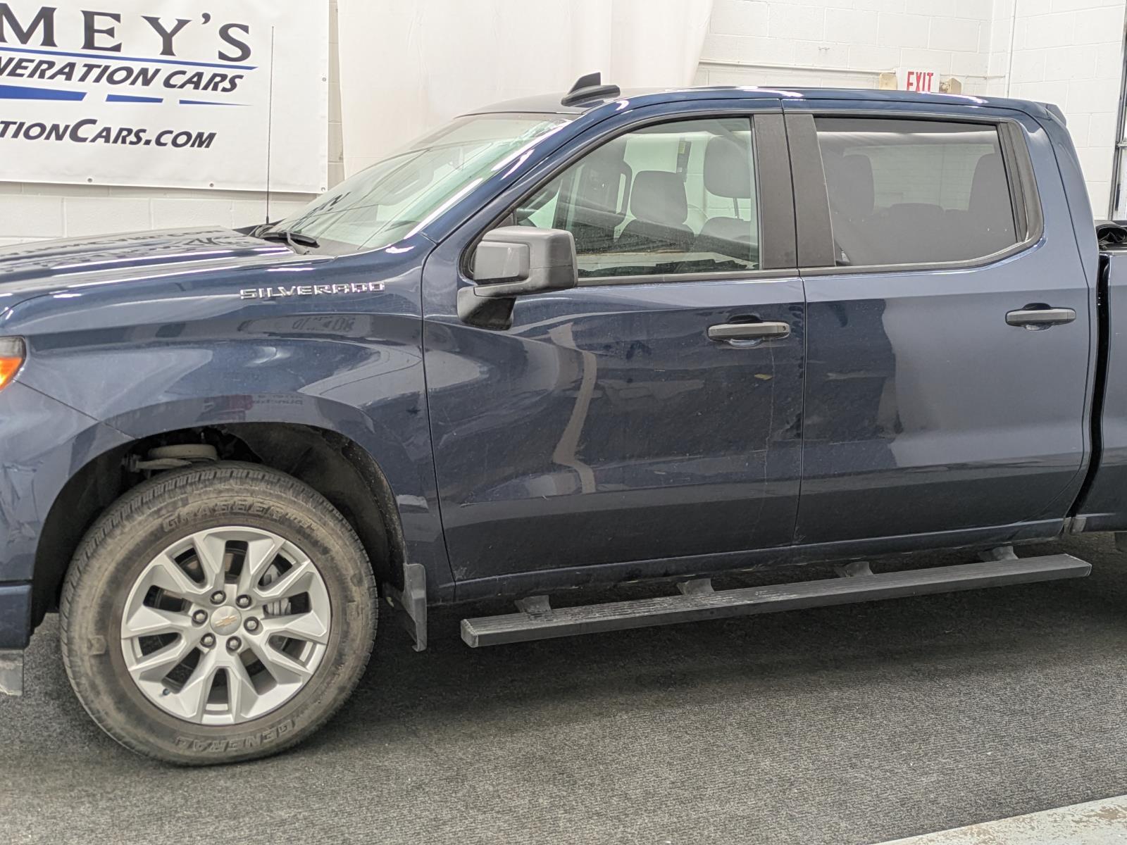 2023 Chevrolet Silverado 1500 Custom photo 2