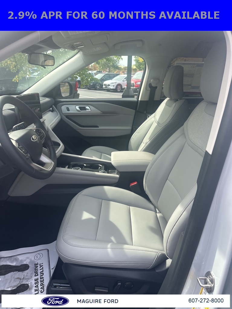 2025 Ford Explorer photo 13