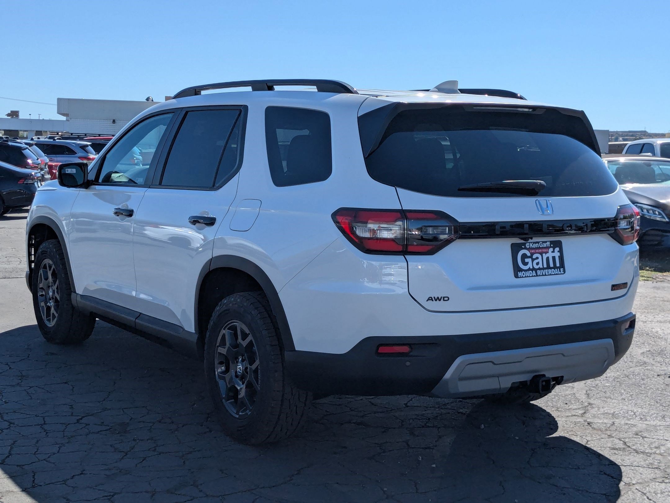 2025 Honda Pilot TrailSport photo 3