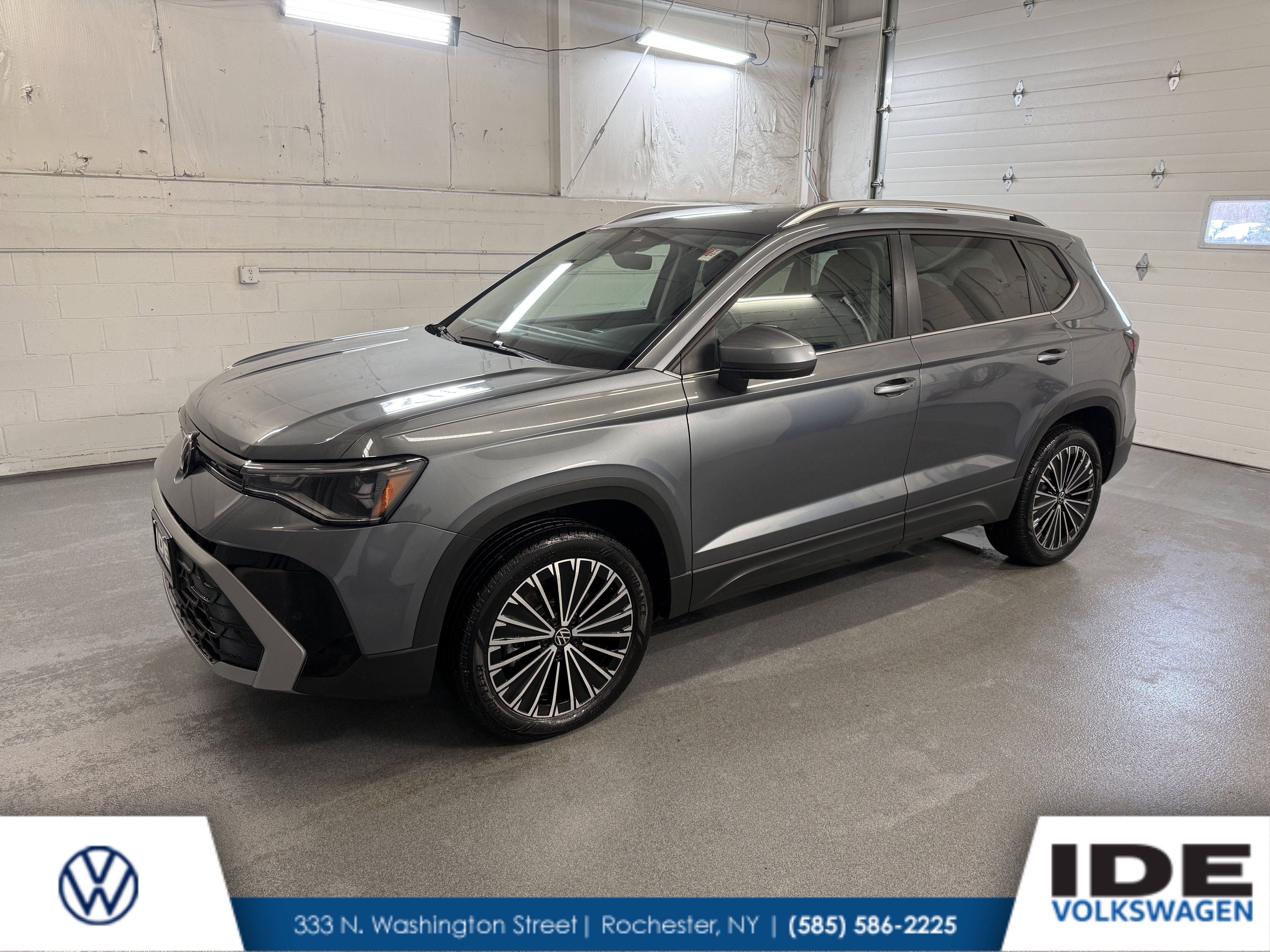 2025 Volkswagen Taos SE's photo