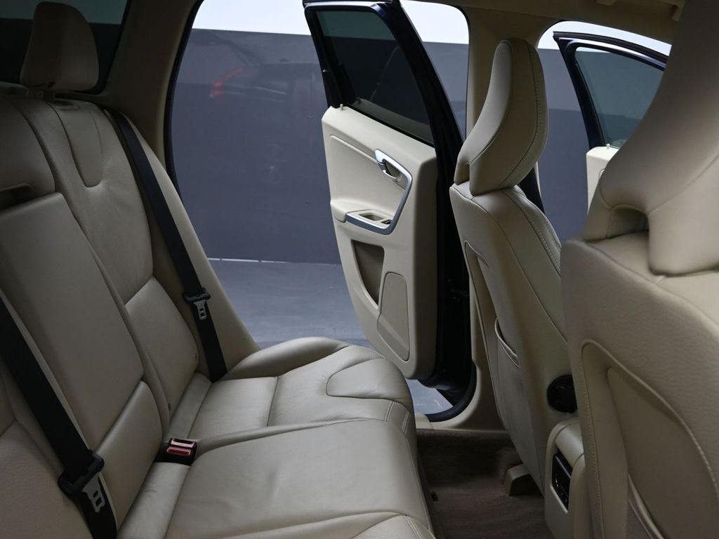 2012 Volvo XC60 T6 Premier Plus photo 14