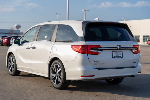 2023 Honda Odyssey Touring photo 5