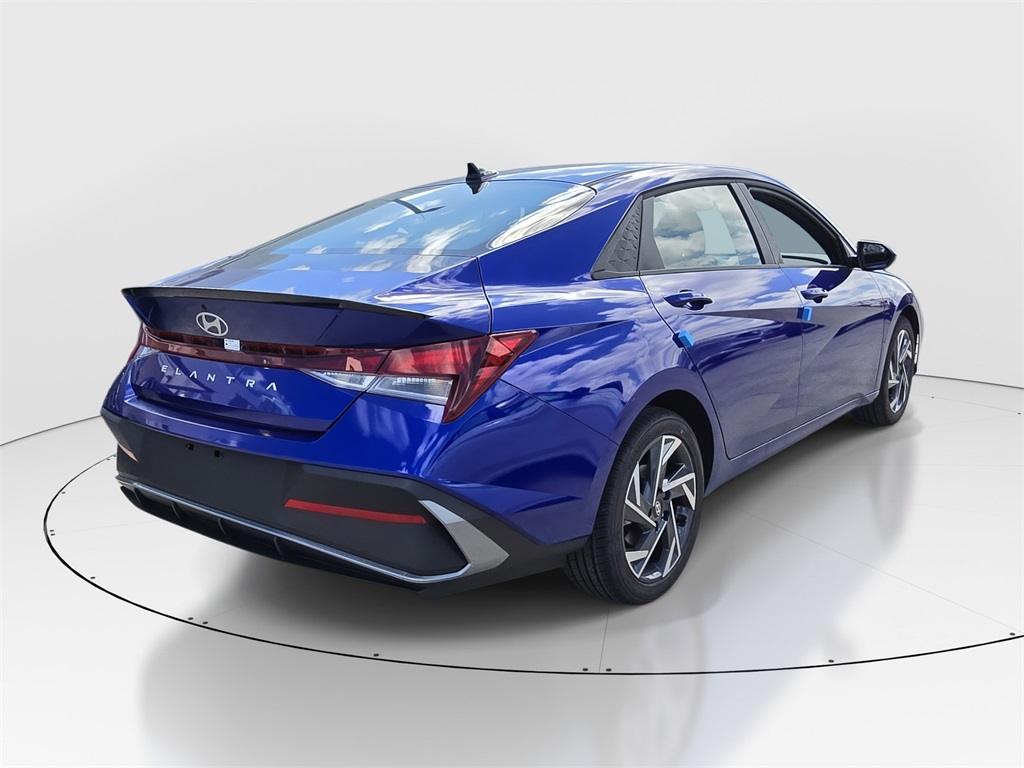 2026 Hyundai Elantra Limited photo 3