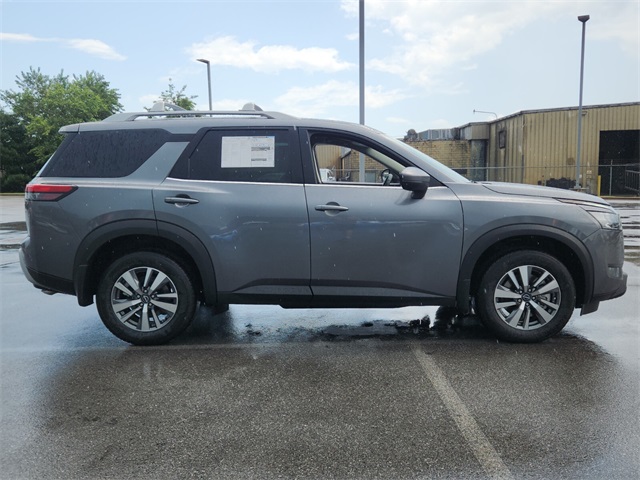 2025 Nissan Pathfinder SL photo 2