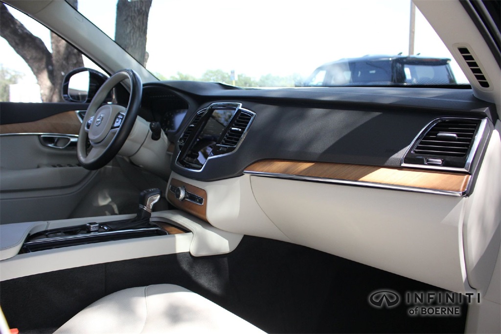 2022 Volvo XC90 Momentum photo 15