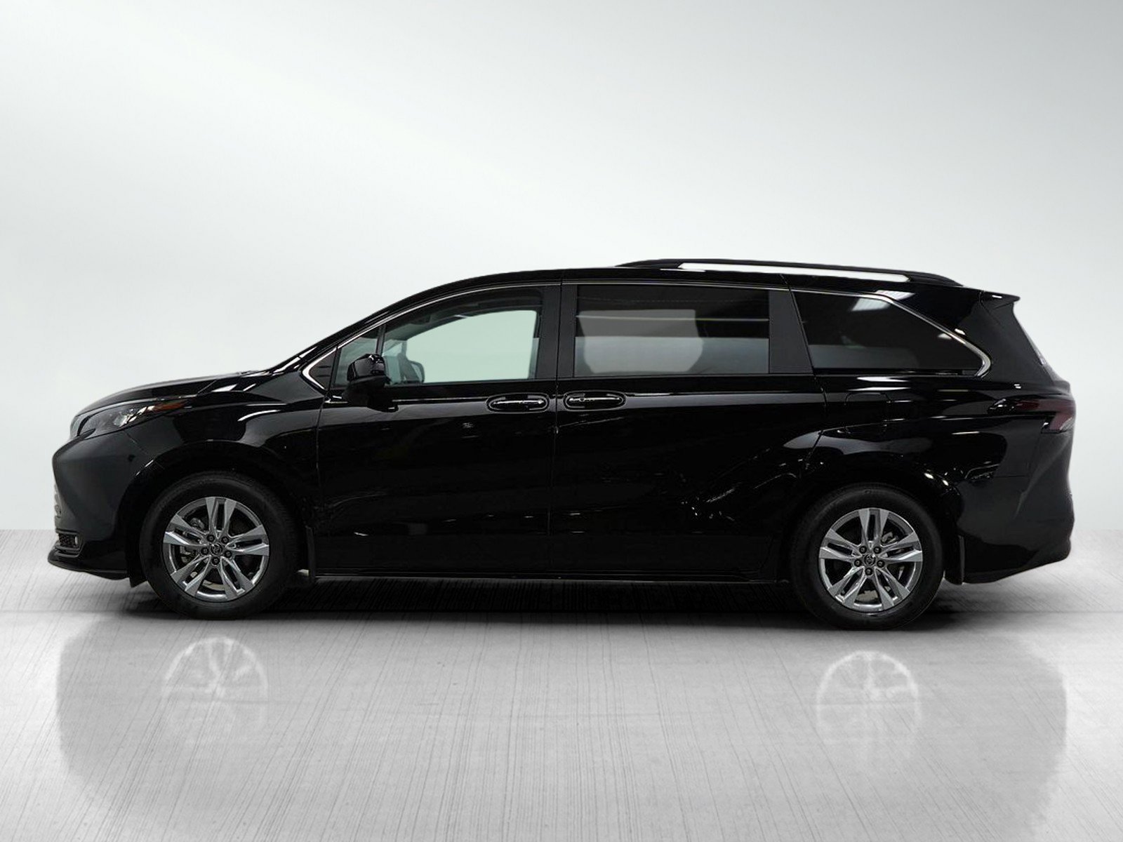 Used 2025 Toyota Sienna XLE with VIN 5TDJRKEC2SS238196 for sale in Bloomington, Minnesota