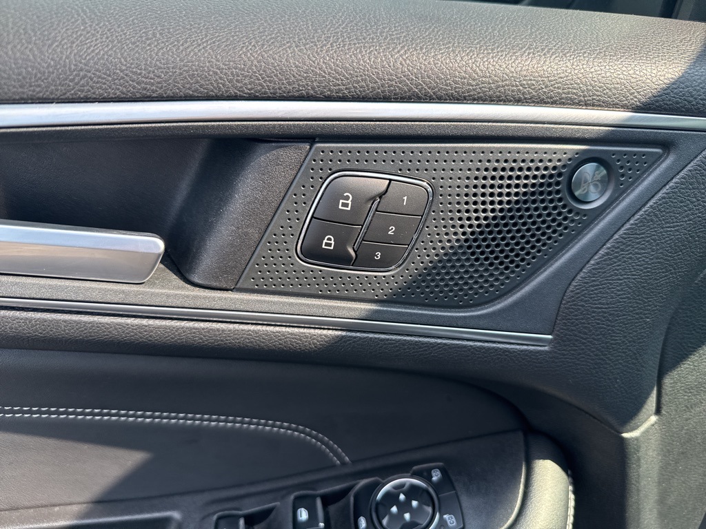 2024 Ford Edge Titanium photo 22