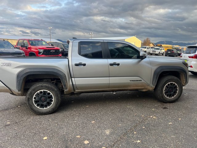 2024 Toyota Tacoma TRD Off-Road photo 2