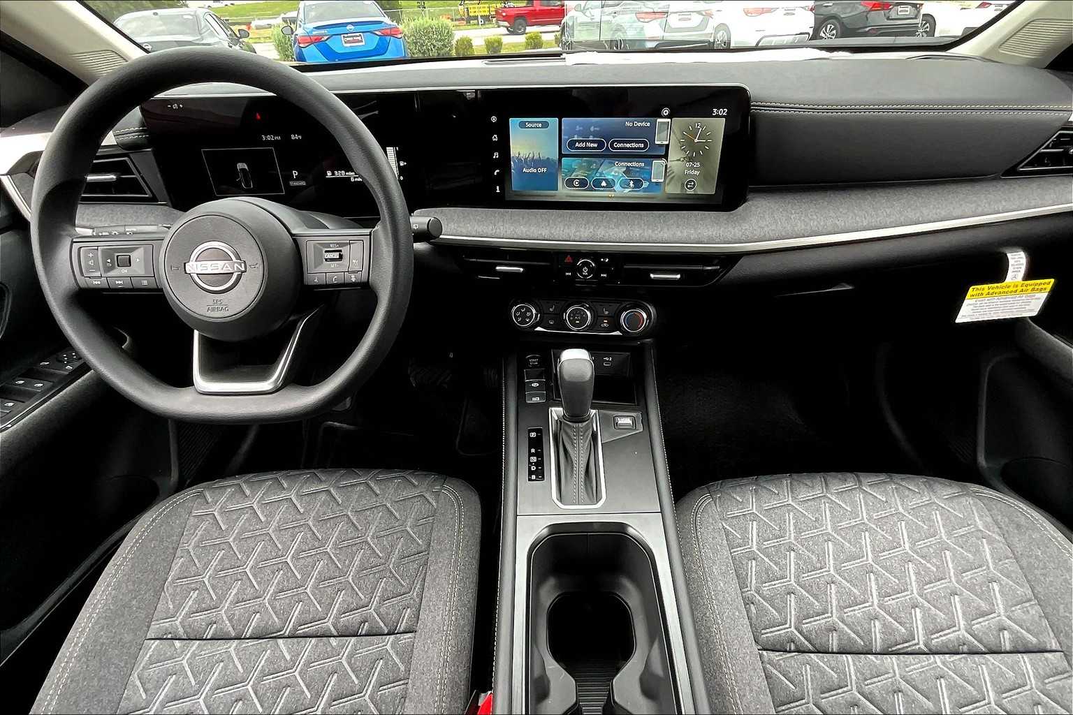 2025 Nissan Kicks SV photo 3