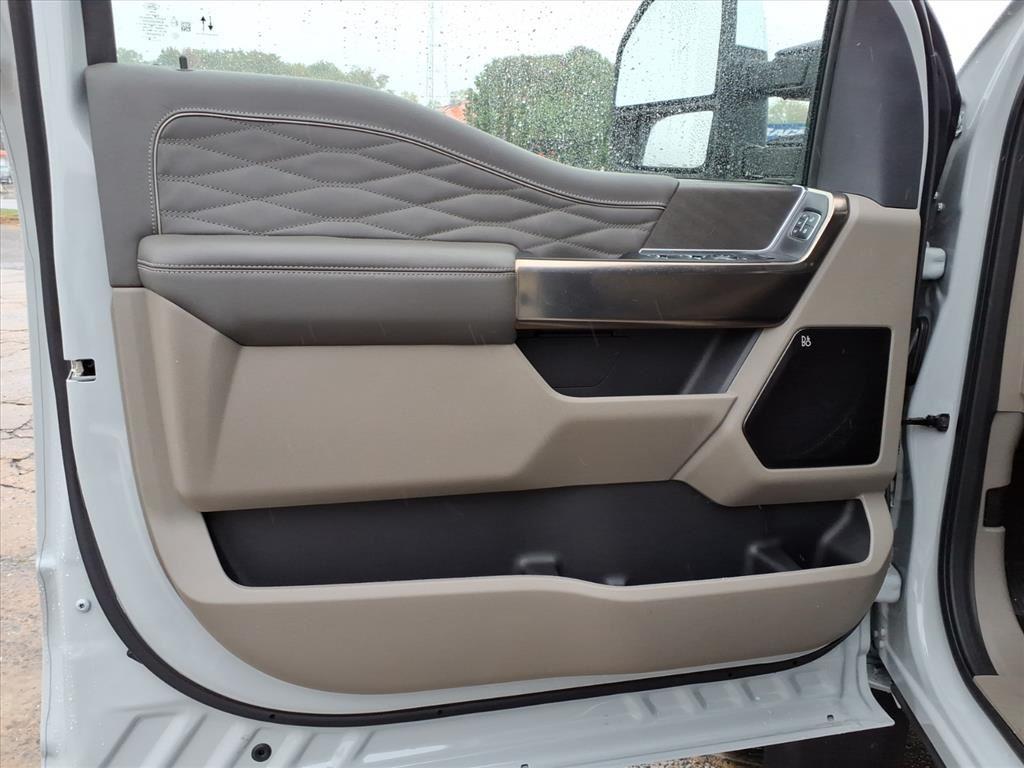 2026 Ford F-450 Platinum photo 4