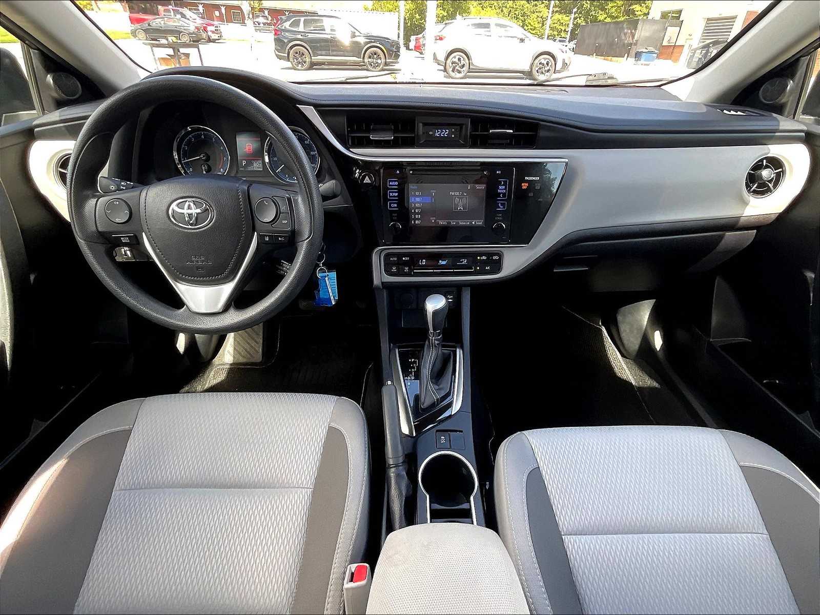 2017 Toyota Corolla LE photo 21